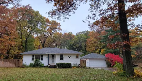 1340 Anna Rd, Muskegon, MI 49445