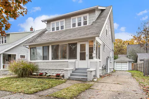 553 Carrier St NE, Grand Rapids, MI 49505