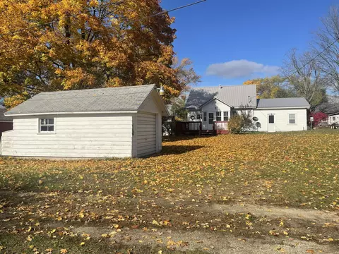 136 5th St, Marion, MI 49665 photo 4