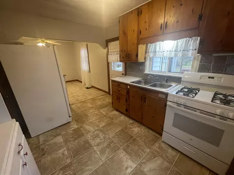 136 5th St, Marion, MI 49665 photo 9