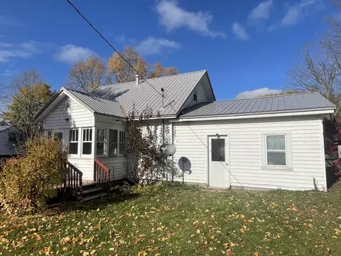 136 5th St, Marion, MI 49665 photo 5