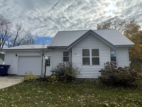 136 5th St, Marion, MI 49665