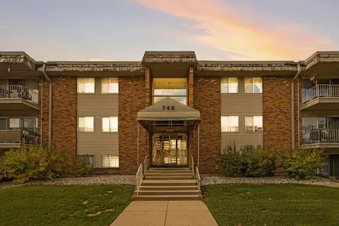 742 W Kilgore Rd #201, Kalamazoo, MI 49008