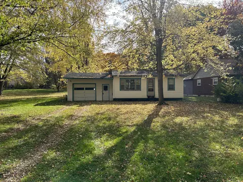 2992 Territorial Rd, Benton Harbor, MI 49022