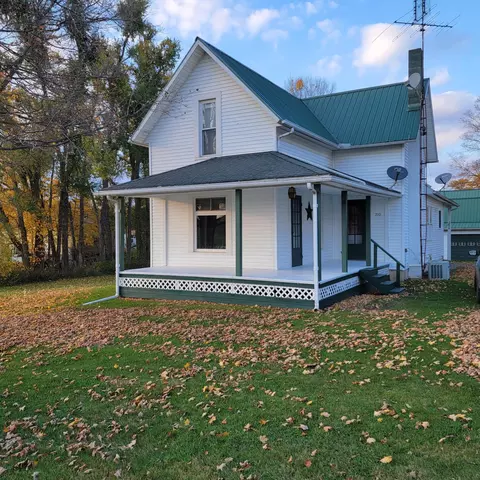 210 W Bell St, Camden, MI 49232