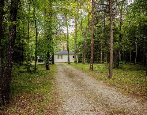 1071 Wildwood Trl, Luzerne, MI 48636