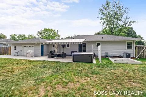 1407 Woodland St, Jenison, MI 49428