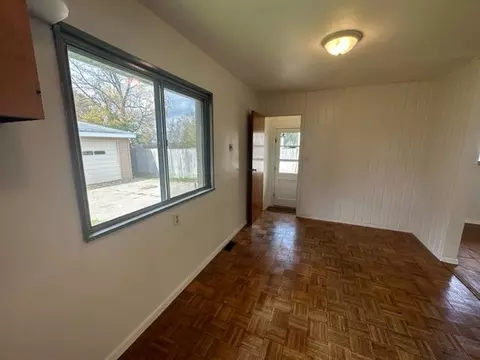 728 Whitney St, Jackson, MI 49202 photo 3