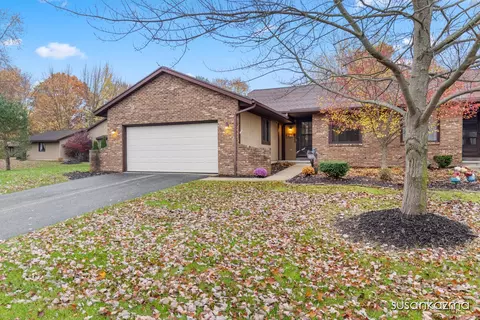 11266 Whispering Creek Dr, Allendale, MI 49401