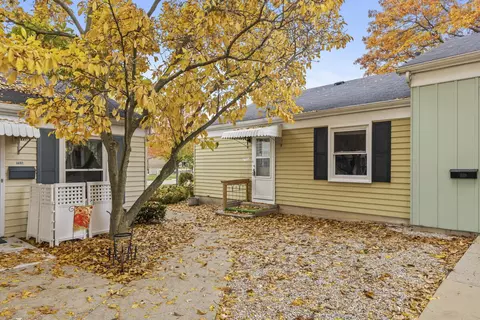 7722 Coachmans Ln #68, Jenison, MI 49428