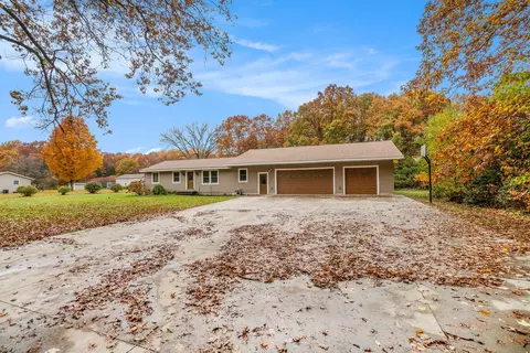 13657 Stearns Ct, Grand Haven, MI 49417