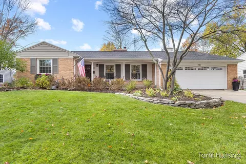 2111 Chesaning Dr SE, Grand Rapids, MI 49506