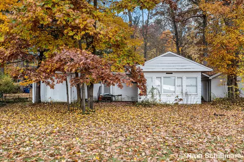 7603 S Croton Hardy Dr, Newaygo, MI 49337