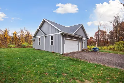 5304 Squires Manor Rd, Jackson, MI 49201