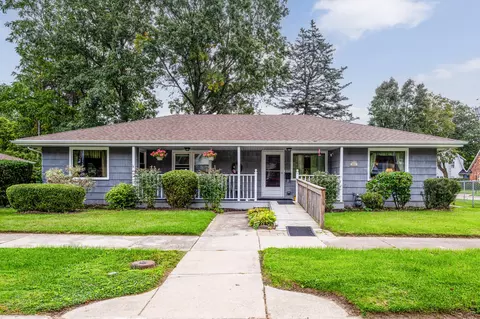 304 N Cayuga St, Buchanan, MI 49107
