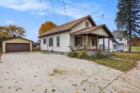 82 W Muskegon St, Cedar Springs, MI 49319