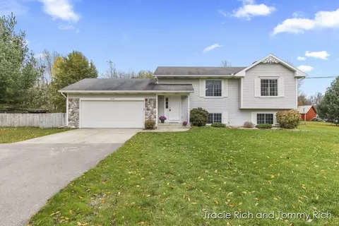 11850 Lappley Ave NE, Rockford, MI 49341