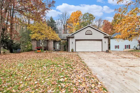 4128 White Pine Dr, Dorr, MI 49323