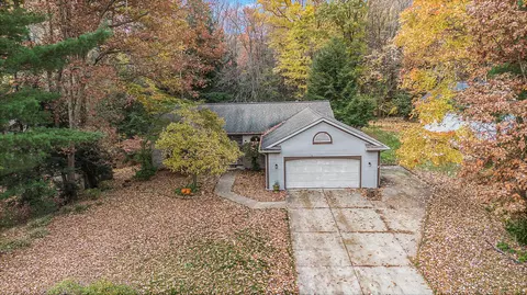 4128 White Pine Dr, Dorr, MI 49323 photo 3