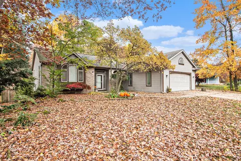 4128 White Pine Dr, Dorr, MI 49323 photo 2