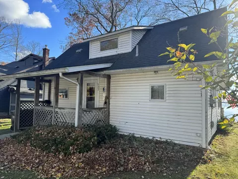 523 Crystal Beach Dr, Coldwater, MI 49036