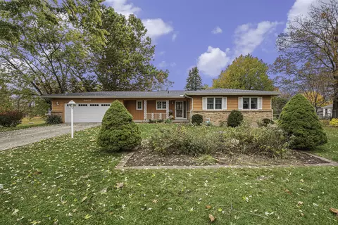 5607 Far Hill Dr SE, Grand Rapids, MI 49546