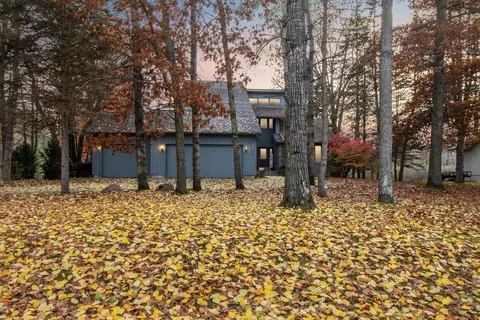 10609 Wildwood Dr, Greenville, MI 48838
