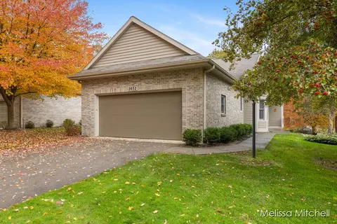 2032 N Cross Creek Ct SE, Grand Rapids, MI 49508