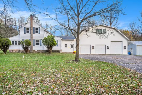 12011 S 34th St, Vicksburg, MI 49097