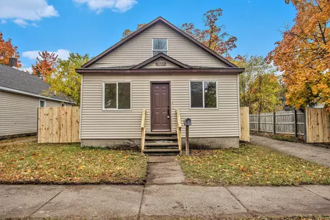 1923 Reynolds St, Muskegon, MI 49442
