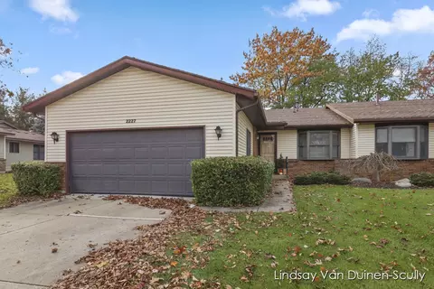 2227 Mapleton St NE, Grand Rapids, MI 49505
