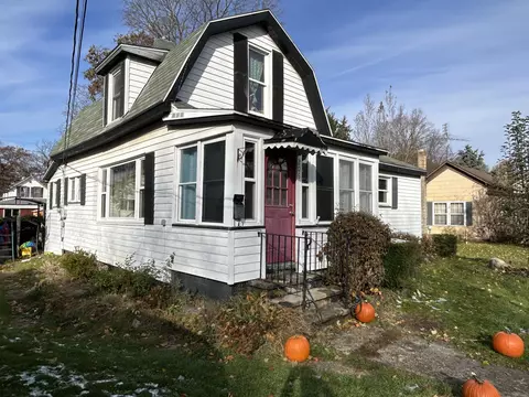 206 Clinton St, Dowagiac, MI 49047