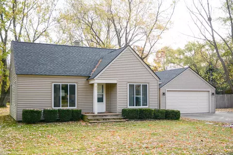 51 N 160th Ave, Holland, MI 49424
