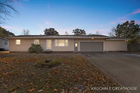 396 W Mae Rose Ave, Holland, MI 49423