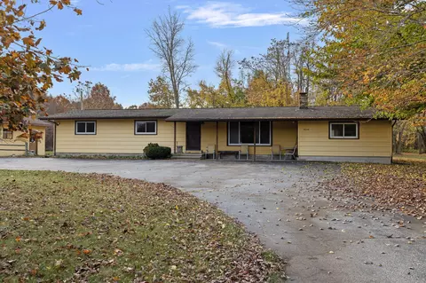 4044 Sawyer Rd, Sawyer, MI 49125