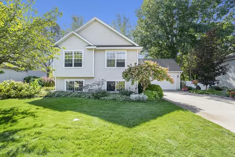 13930 Byran Dr, Holland, MI 49424