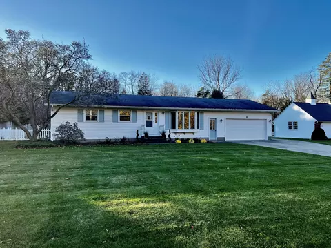 616 Old Orchard Rd, Holland, MI 49423