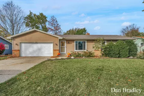 7437 Roselane Ave, Jenison, MI 49428