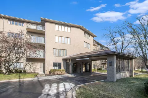 4040 Greenleaf Cir #111, Kalamazoo, MI 49008