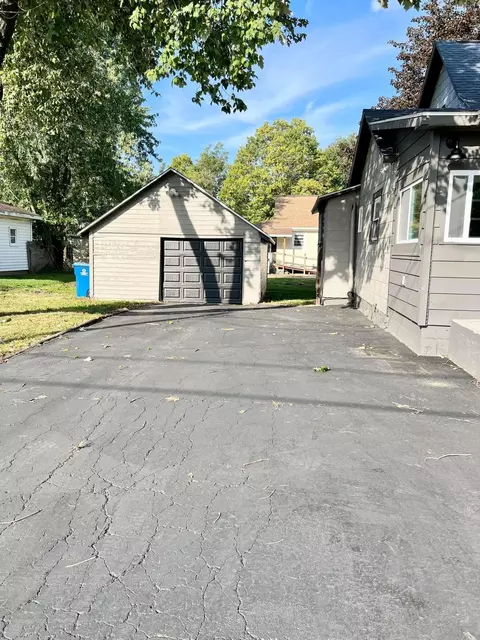 405 Compton St, Bronson, MI 49028 photo 4