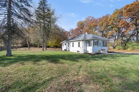 214 Hackett St, Jackson, MI 49202 photo 4