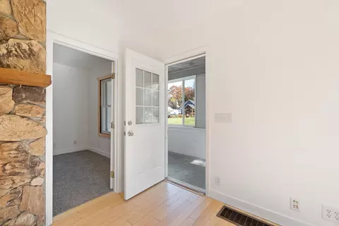 214 Hackett St, Jackson, MI 49202 photo 5
