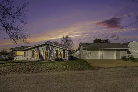 48 Twin Lake Dr, Onsted, MI 49265