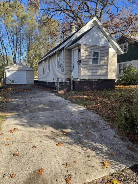 1423 Matilda St NE, Grand Rapids, MI 49503
