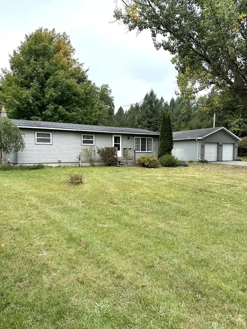 6003 N Oceana Dr, Hart, MI 49420