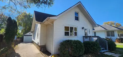 207 E Meadow Heights Ave, Jackson, MI 49203