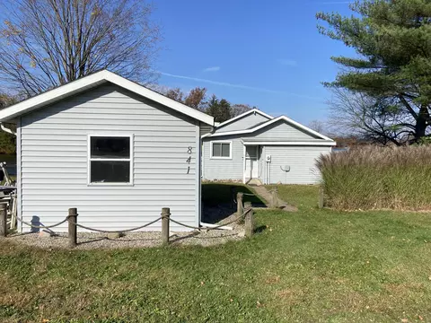 841 N Kalamazoo St, Paw Paw, MI 49079