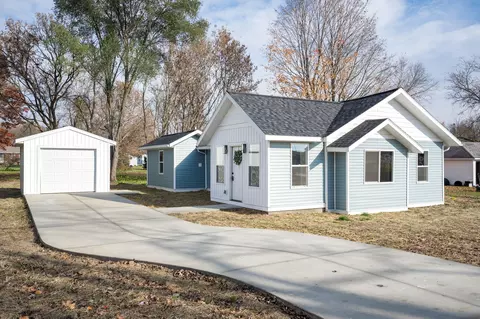 799 Foreman St SE, Lowell, MI 49331
