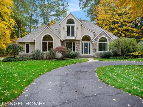 6879 Beech Creek Dr, Fruitport, MI 49415