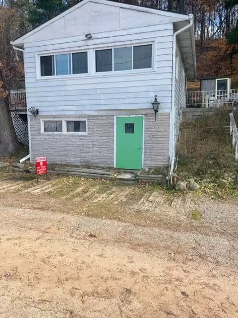7110 Larned Dr, Belding, MI 48809